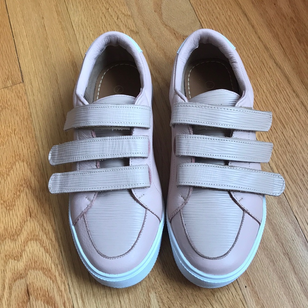 Kaanas Velcro Sneakers